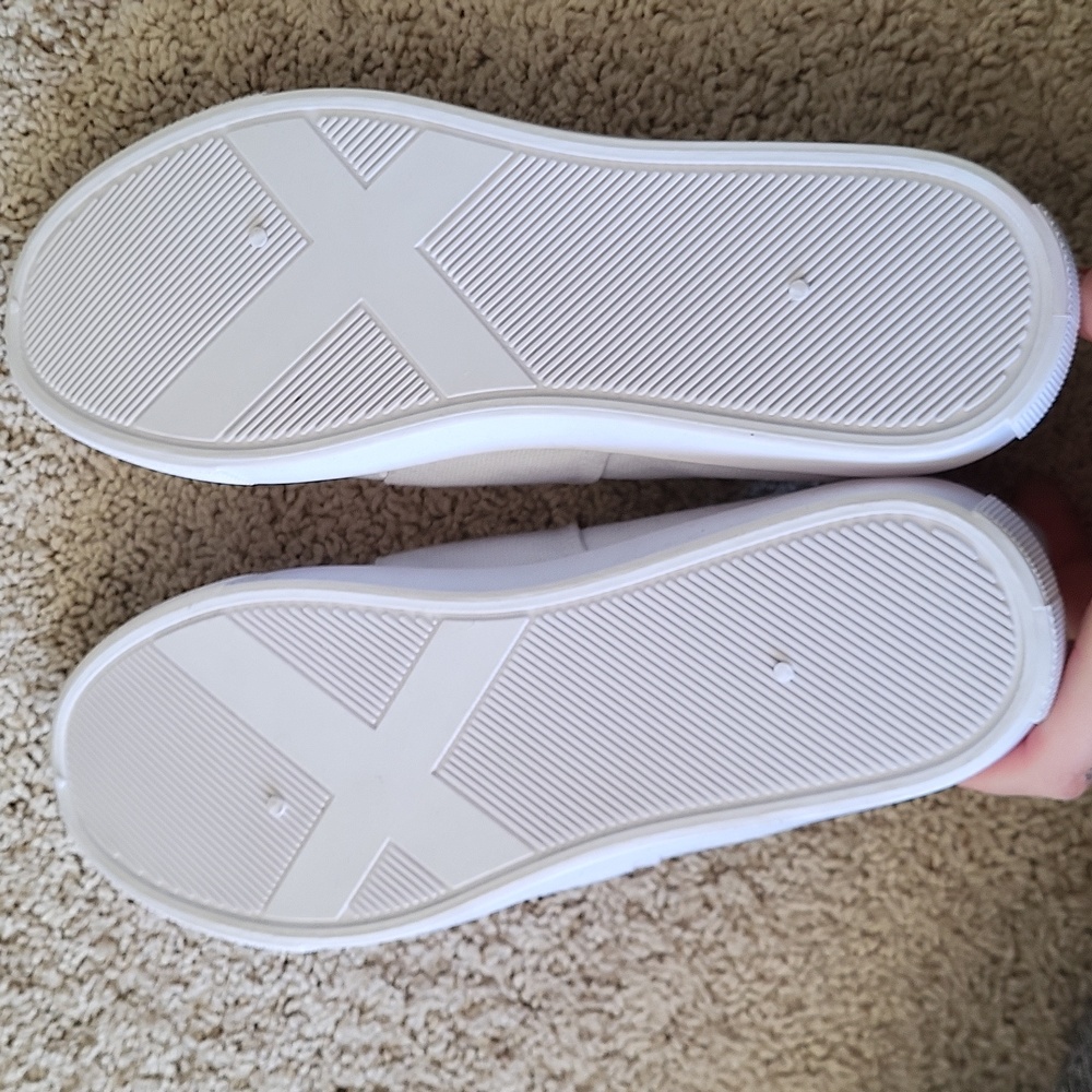 White canvas shoes - brand new - Picture 8 of 8